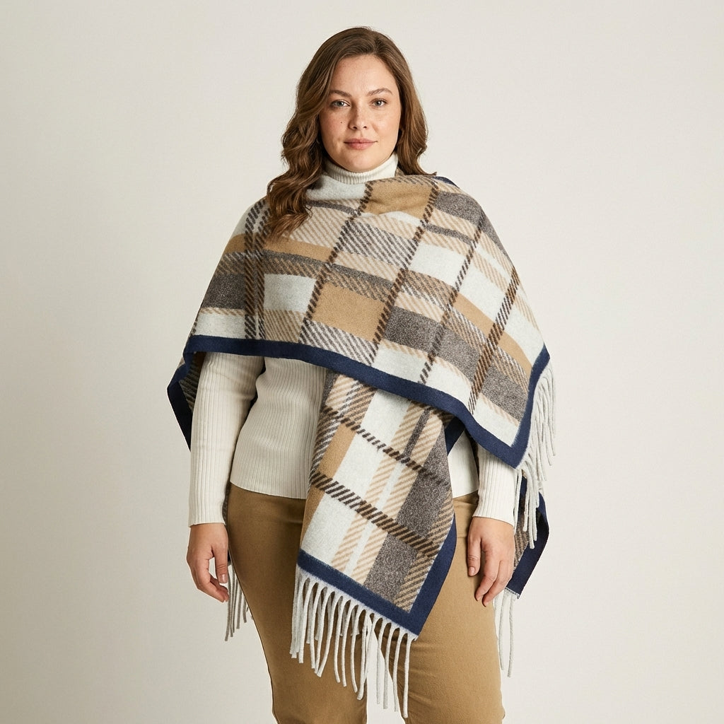 Poncho Café con Estampado Cuadrille en Bloques de Color y Flecos en Tejido
